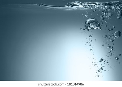 Water with air bubbles 