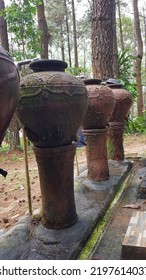 The Water Bowl For Washing Hands Is Made Of Black Pottery, Typical Of Rural Java In Neat Rows.