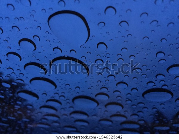 Water bubbles on the car\
glass
