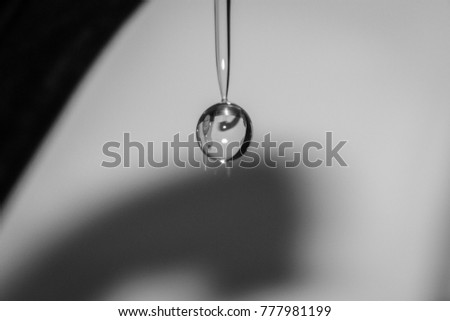 Water drop falling down, fast shutterspeed, Waterpearl