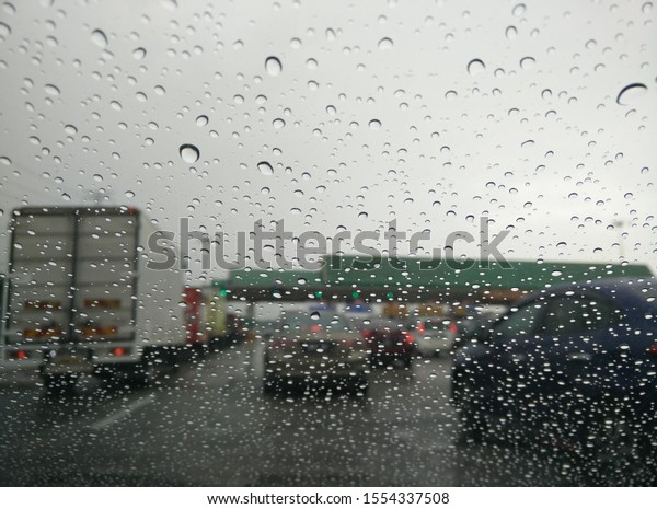 water droplet during heavy rain and heavy traffic.\
View from inside the car