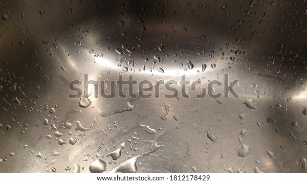 Water drops in a metal\
container