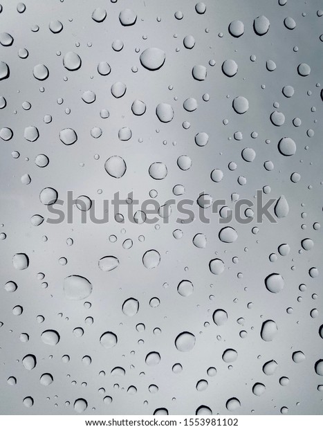 Water
drops on the car sun roof with cloudy
background
