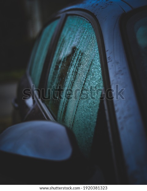 water drops on car\
window