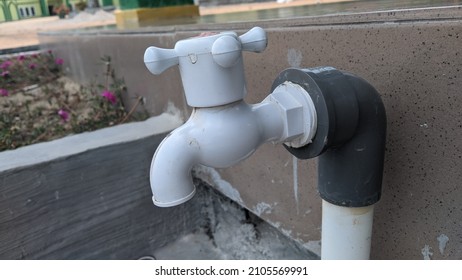 Water faucet connects to the pvc pipe

