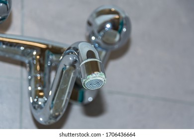 Water faucet with lime - leaking faucet