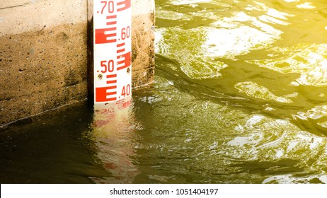 Water Level Measurement  At The Dam