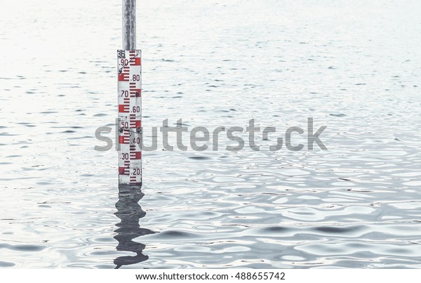 water level measurement on\
water