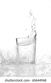 33,510 Water flowing out bottle Images, Stock Photos & Vectors ...