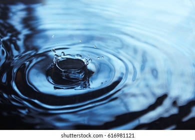 Water splash crown on water surface - Droplet Photography - Shutterstock ID 616981121