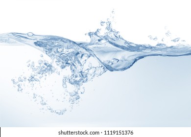 salpicaduras de agua aisladas en fondo blanco, hermosas salpicaduras de agua limpia