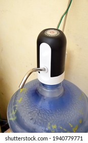 
Water Suction Device Using A Battery