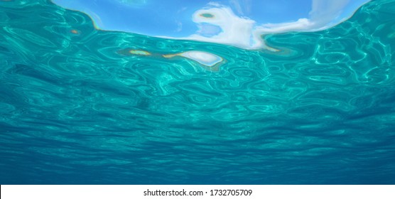 水面下 の画像 写真素材 ベクター画像 Shutterstock