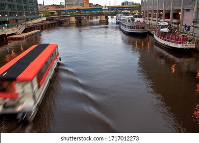 Water Taxi On The Milwaukee River Walk, Downtown, Milwaukee, Wisconsin, USA