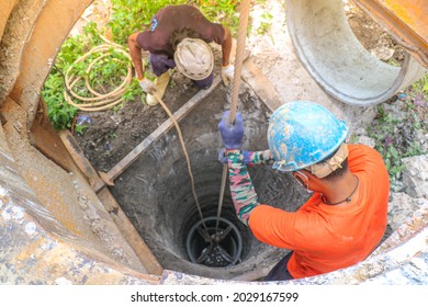 Water Well Drilling, Dig a well for water, Inside The Well, Groundwater hole drilling machine, boreholes, Deep pit in the ground