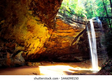 Waterfall, Ash Cave, 90 feet high, Hocking Hills State Park, Ohio, USA