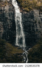 Waterfall in Norway during spring. En av mange fosser i Norge 