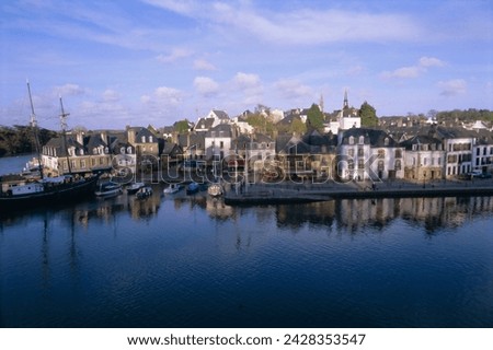 Waterfront and port area of saint goustan (st. goustan), town of auray, golfe du morbihan (gulf of morbihan), brittany, france, europe