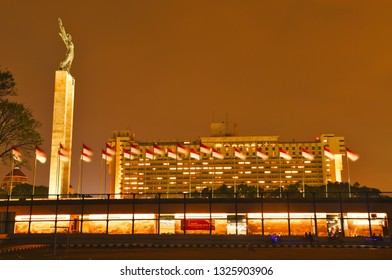 Waterloo Square - Lapangan Banteng