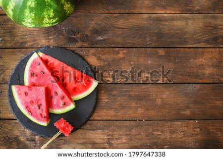 Foto Bild Stück reife Melone mit Samen