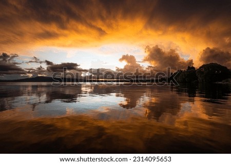 Waterreflection on the lake of Rotorua
