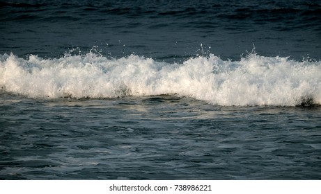 Wave background / Ocean surface waves are surface waves that occur in the upper layer of the ocean. They usually result from wind.