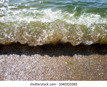 Wave coming to the beach
