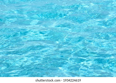Wave pattern in the pool