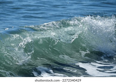 A wave that splashes and crashes.