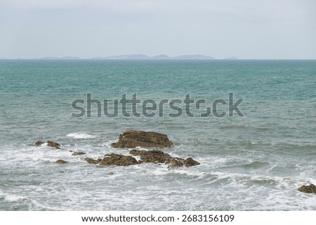 Wavelets around a lonely reef boulder
