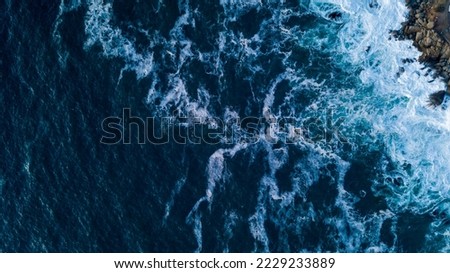 waves crashing against the rocks during a tidal wave
