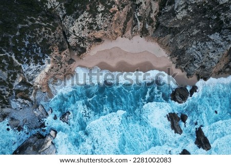 Similar – Foto Bild Luftaufnahmen von dramatischen Meereswellen, die auf felsige Landschaften prallen.