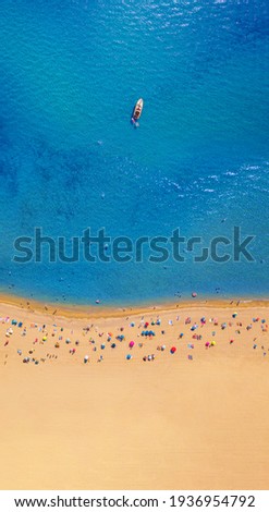 Similar – Luftballonaufnahme von Menschen, die Spaß und Entspannung am Costinesti-Strand in Rumänien am Schwarzen Meer haben.