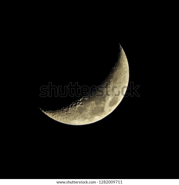 Waxing Crescent\
Moon Phase. January 11th\
2019