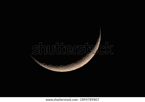 Waxing crescent phase of tonight\'s new moon as seen from\
southwest US 