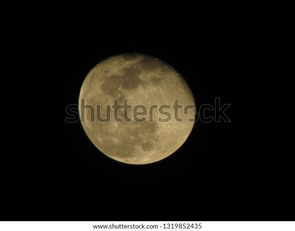 waxing moon, full\
big moon, close up of\
moon