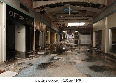 WAYNE, NEW JERSEY/USA - January 2, 2019: Interior Of The Abandoned Wayne Hills Mall At 1 Wayne Hills Mall, Wayne, NJ 07470. Editorial Use Only. 