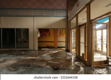 WAYNE, NEW JERSEY/USA - January 2, 2019: Interior Of The Abandoned Wayne Hills Mall At 1 Wayne Hills Mall, Wayne, NJ 07470. Editorial Use Only. 