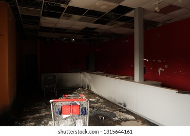 WAYNE, NEW JERSEY/USA - January 2, 2019: Restaurant Interior At The Abandoned Wayne Hills Mall At 1 Wayne Hills Mall, Wayne, NJ 07470. Editorial Use Only. 