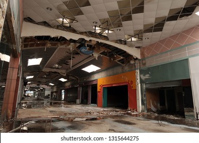 WAYNE, NEW JERSEY/USA - January 2, 2019: Interior Of The Abandoned Wayne Hills Mall At 1 Wayne Hills Mall, Wayne, NJ 07470. Editorial Use Only. 