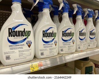 Waynesboro, Ga USA - 05 26 22: Walmart Supercenter Round Up Weed Killer Shelf Price Tag