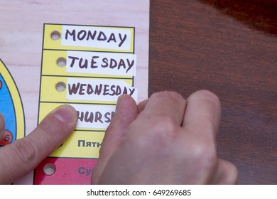 We paste the days of the week