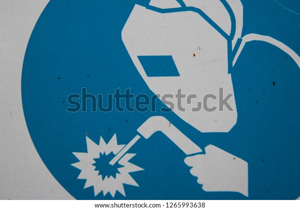 Wear welding helmet sign -\
image