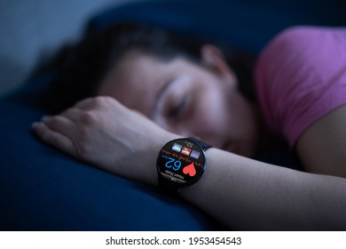 Wearable Sleep Tracking Heart Rate Monitor Smartwatch In Bed