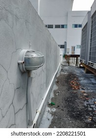 Weather Resistant Outdoor Wall Lamp