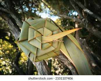 Weaving flax flower - traditional Maori pattern