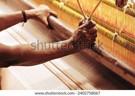weaving a handloom dhoti in loom in Balaramapuram 
