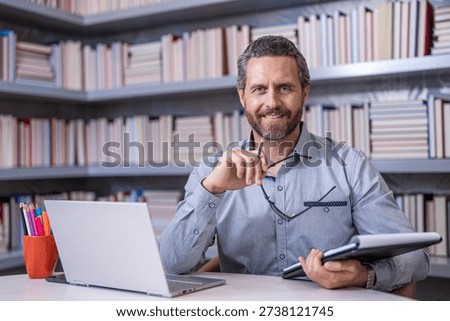 webinar tutorial online. man study online. education for millenial man. webinar of man in workplace. video intrview on conference. online webinar education for man. Continuous learning opportunities