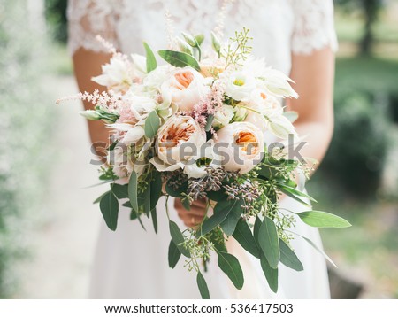wedding bouquet in bride's hands, david austin 