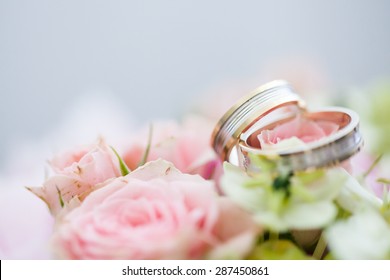 wedding bouquet with rings